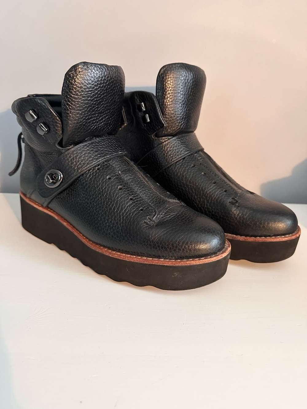 Coach - Urban Hiker, Women’s, Black, Size 8, Leather, Lug Sole, Like New